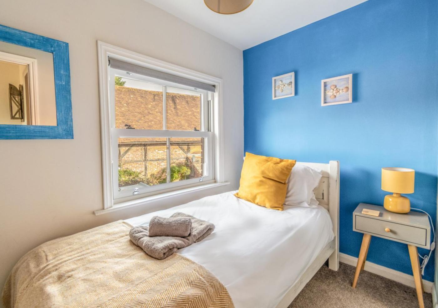 Stylish 2 Bedrooms Cosy & Bright Cottage, Pet Friendly, Sleeps 5, Titchfield Village - Summer Special Offer!! - By Blue Puffin Stays Εξωτερικό φωτογραφία