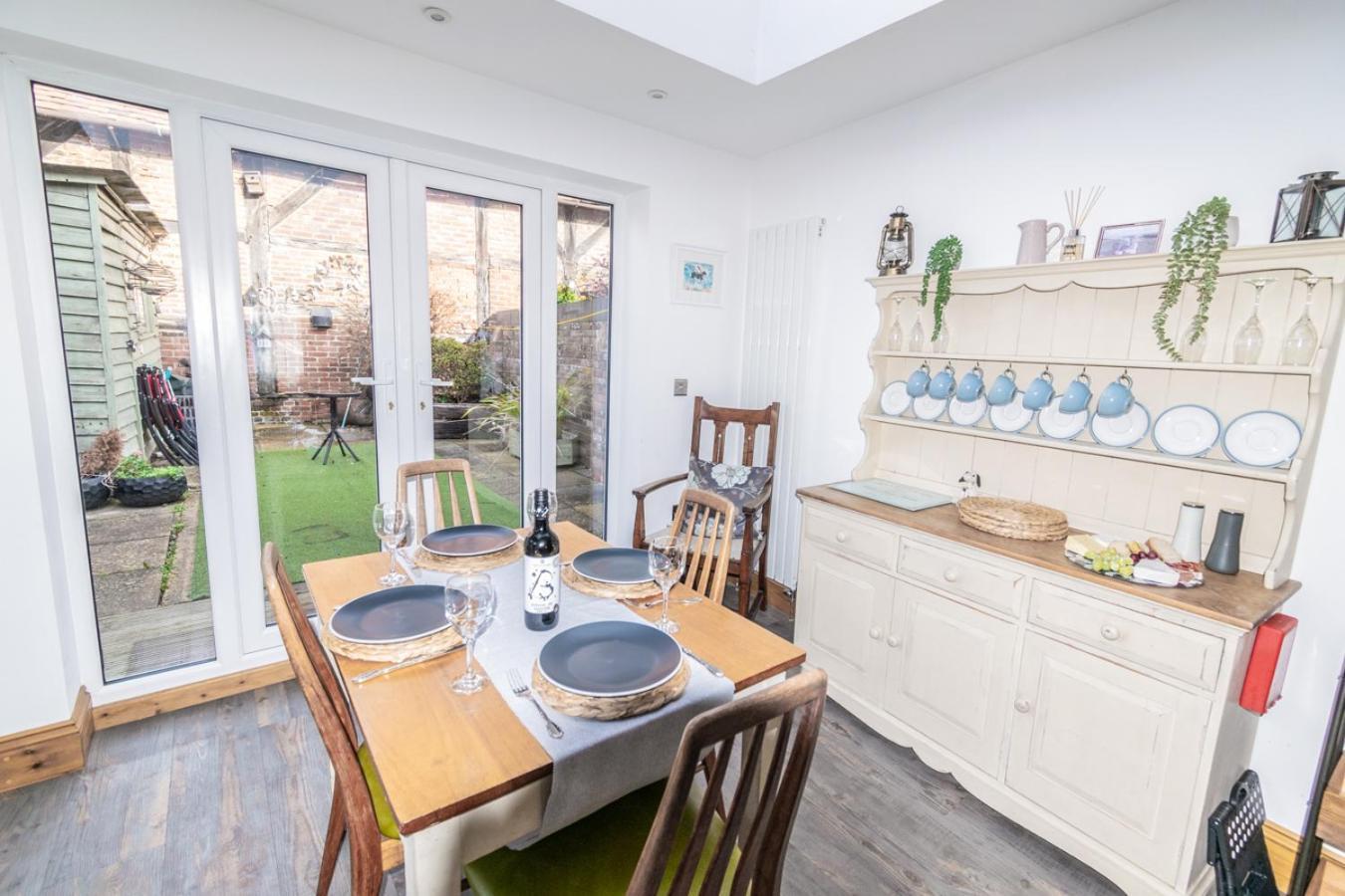 Stylish 2 Bedrooms Cosy & Bright Cottage, Pet Friendly, Sleeps 5, Titchfield Village - Summer Special Offer!! - By Blue Puffin Stays Εξωτερικό φωτογραφία