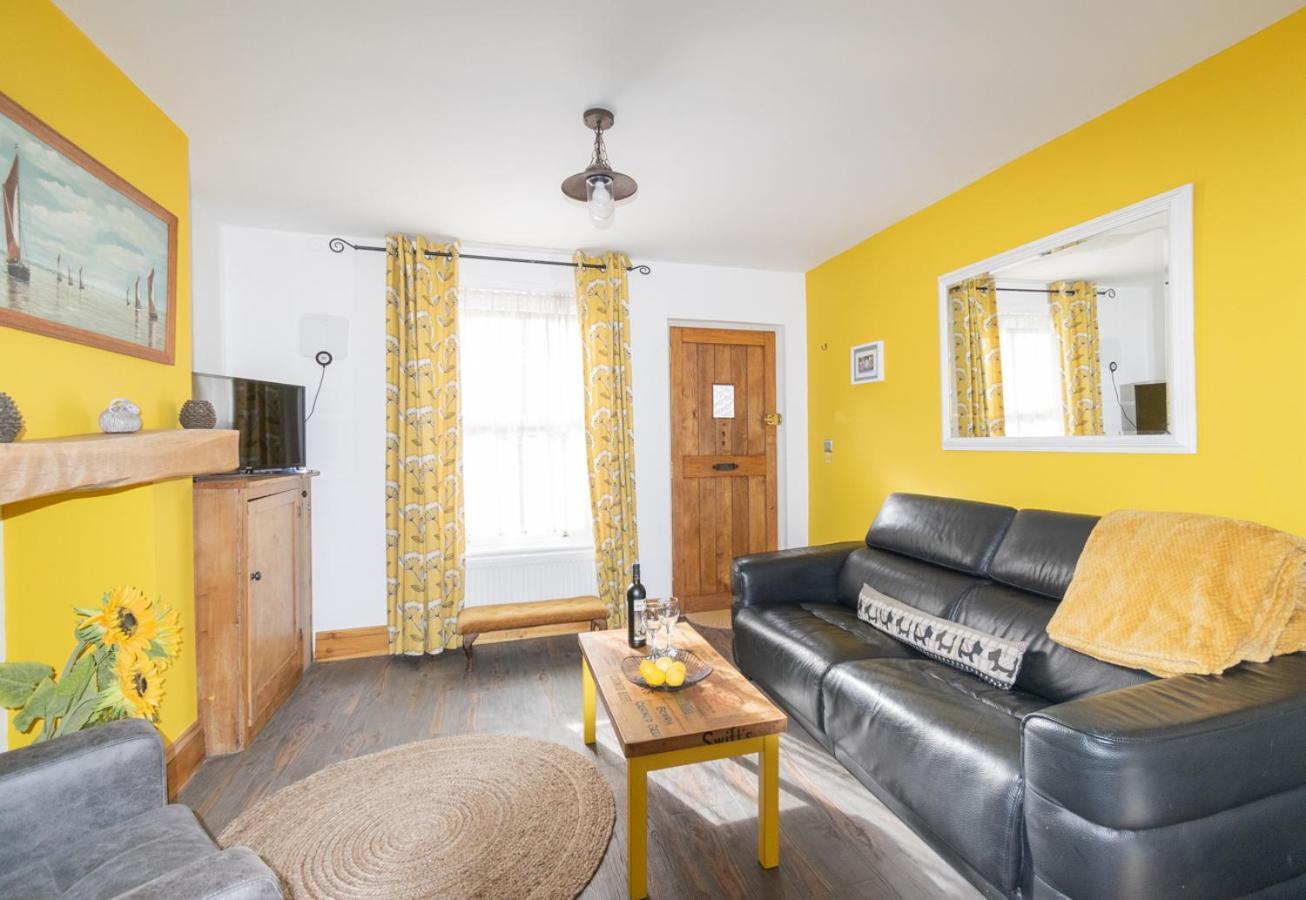 Stylish 2 Bedrooms Cosy & Bright Cottage, Pet Friendly, Sleeps 5, Titchfield Village - Summer Special Offer!! - By Blue Puffin Stays Εξωτερικό φωτογραφία