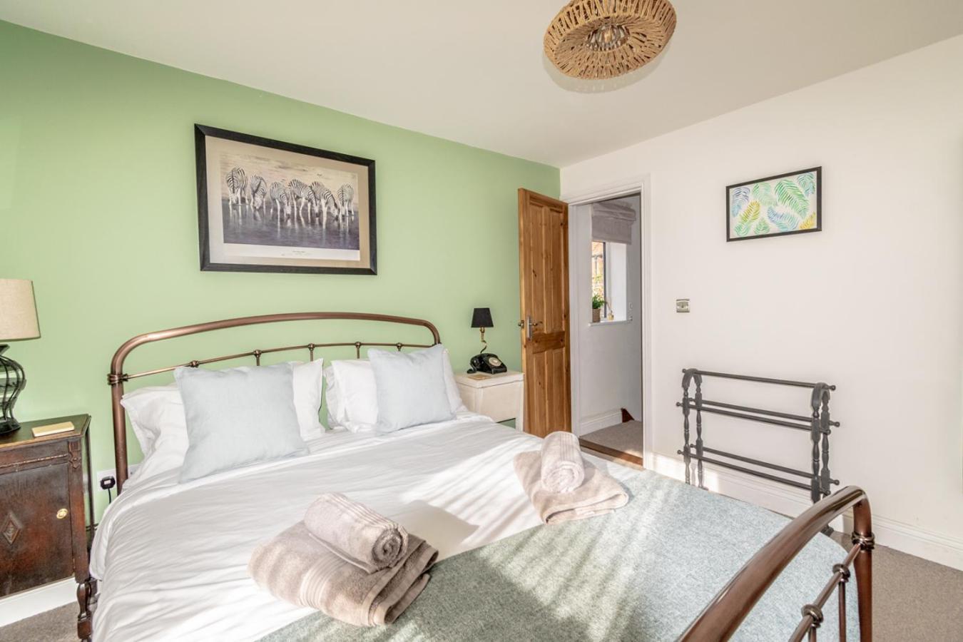 Stylish 2 Bedrooms Cosy & Bright Cottage, Pet Friendly, Sleeps 5, Titchfield Village - Summer Special Offer!! - By Blue Puffin Stays Εξωτερικό φωτογραφία